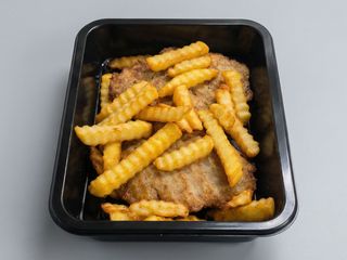 Kotlet mielony wołowo-wieprzowy 2szt z frytkami 100gr. 