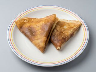 Naleśniki z dżemem wiśniowym 2szt