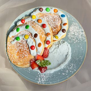 Pancakes amerykański z nutellą, M&M's 3szt