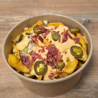 Scoopsy z serem, jalapeno, grillowanym bekonem i sosem serowym