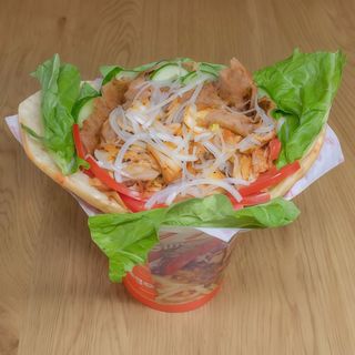 KEBAB Z WOŁOWINY NA GRUBYM CIEŚCIE ŚREDNI