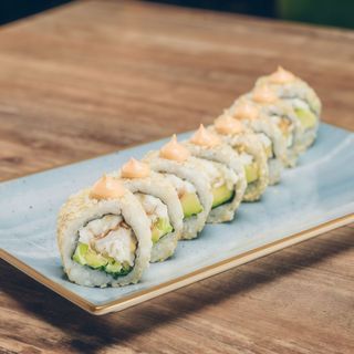 9. California z sandaczem w tempurze 8 szt.