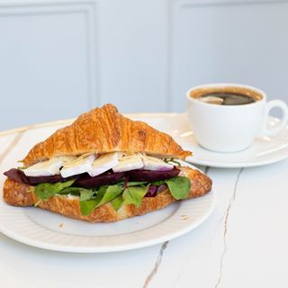 Kanapka z camembertem