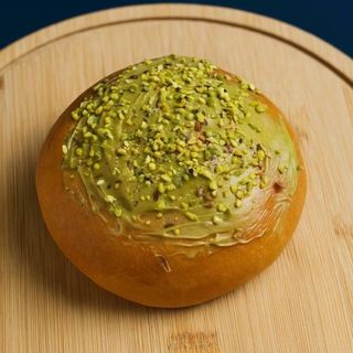 Drożdżówka z pistacją