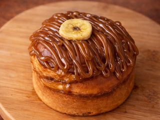 Drożdżówka banan - słony karmel