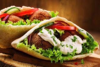 Bułka falafel