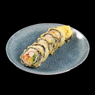 Futomaki w tempurze z pieczonym łososiem teriyaki i awokado