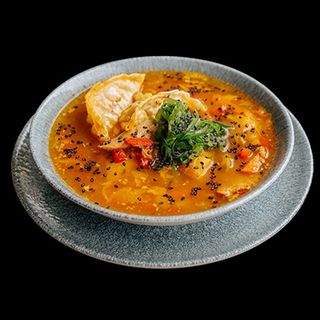 Koreańska Zupa z Kaczką i Smażonymi Pierożkami Gyoza