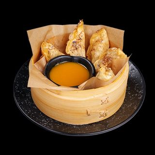 Pierożki gyoza z jabłkiem i sosem mango 5 szt.