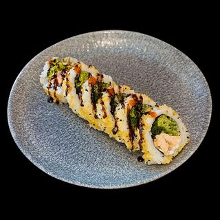 Uramaki pieczony łosoś teriyaki w chrupkach z tempury