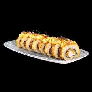 Chrupiące uramaki z kurczakiem i opalanym cheddarem 8 szt.