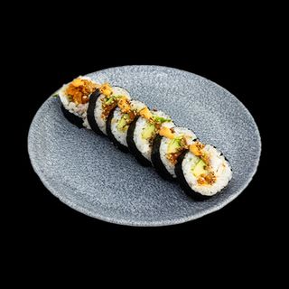 Futomaki karmazyn w tempurze z chrupkami z tempury