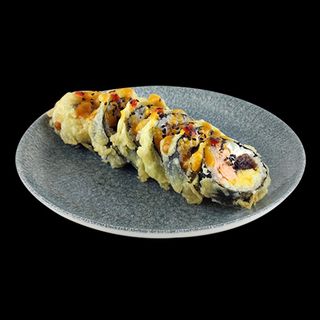 Futomaki w tempurze z pieczonym łososiem teriyaki i mango