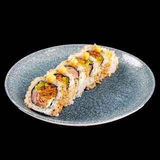 Uramaki tuńczyk w tempurze z chrupiącym kimchi