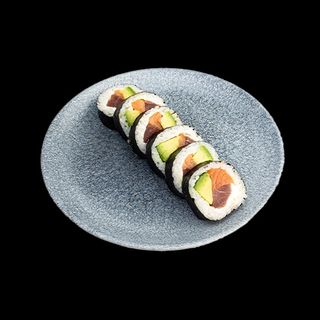 Futomaki łosoś, tuńczyk i awokado
