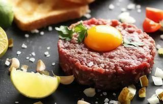 Tradycyjny tatar wołowy