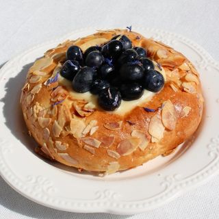 Drożdżówka z ricottą i borówkawi