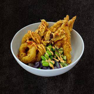 SUSHI BOWL - Krewetki i kalmary w tempurze