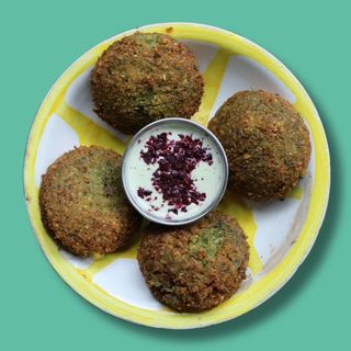 Falafel Mahshi + 3 falafels