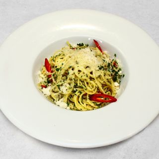 SPAGHETTI AGLIO OLIO PEPERONCINO