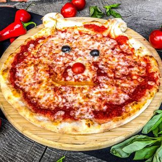 PIZZA MARGHERITA W KSZTAŁCIE MISIA - 26 cm