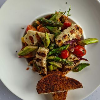 Insalata Halloumi