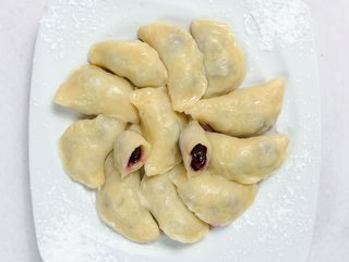 Pierogi z wiśnią