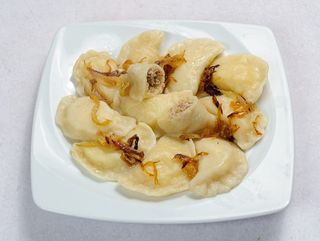 Pierogi z serem czedar i pieczarkami