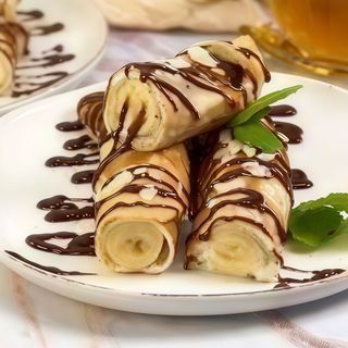 NALEŚNIKI Z KREMEM CZEKOLADOWYM I BANANAMI