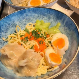 ZUPA Z PIEROŻKAMI WON-TON