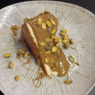 SERNIK BASKIJSKI Z POLEWĄ PISTACJOWĄ