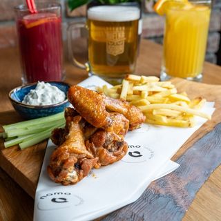 CHRUPIĄCE SKRZYDEŁKA W SOSIE BUFFALO