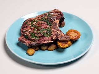 STEK Z ANTRYKOTU Z KOŚCIĄ SEZONOWANY 600 G+