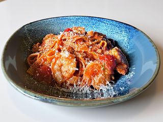 MAKARON TAGLIATELLE Z KREWETKAMI W SOSIE ŚMIETANOWYM