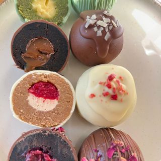 CAKE BALL CHOCOLATE CHERRY