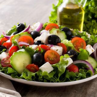 Sałatka Grecka z chrupiącym serem feta (250g)