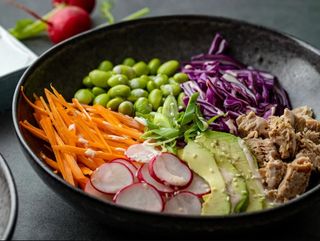 Bowl z tuńczykiem