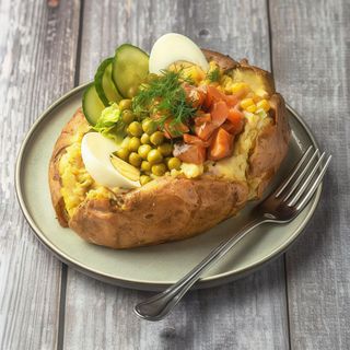 Kumpir z łososiem mały