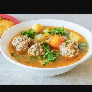 Zupa z klopsikami z indyka