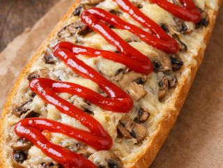 ZAPIEKANKA KLASYCZNA Z KECZUPEM