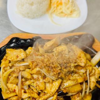 Kurczak na gorąco półmisku