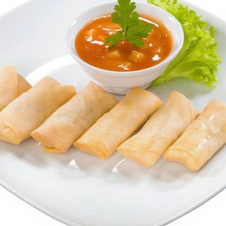 Sajgonki wegetariańskie z surówką