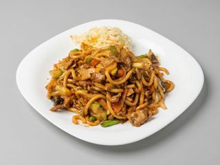 Makaron udon z kurczakiem