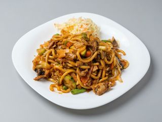 Makaron udon z wieprzowiną