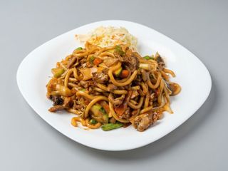 Makaron udon z wołowiną