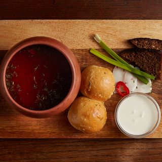 Barszcz ukraiński z pampuszkami 