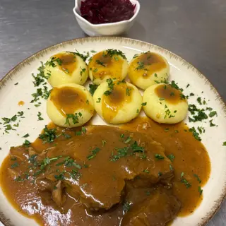 Karkówka pieczona w sosie