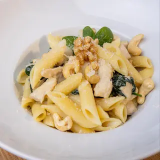 Penne z kurczakiem i szpinakiem