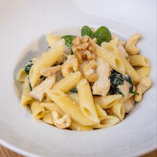 Penne z kurczakiem i szpinakiem