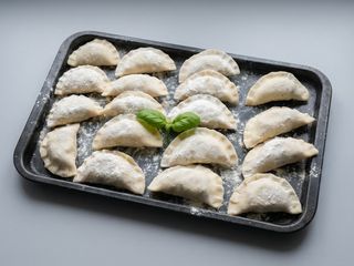 PIEROGI Z KAPUSTĄ 10 SZT